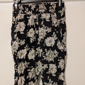 Brandy Melville Navy and White Floral Pants